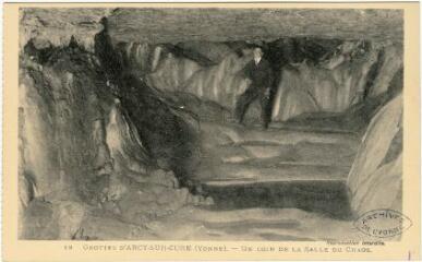 1 vue 19. Grottes d'Arcy-sur-Cure (Yonne). Un coin de la Salle du Chaos.