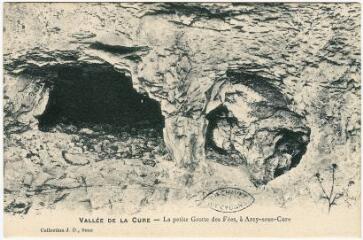 1 vue Vallée de la Cure. La petite grotte des Fées à Arcy-sur-Cure.