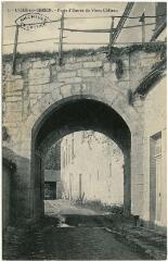 1 vue 5. L'Isle-sur-Serein. Porte d'entrée du vieux château.