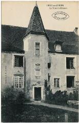 1 vue L'Isle-sur-Serein. La tour du château.