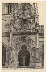 1 vue Saint-Père-sous-Vézelay. L'église St-Pierre. Portail central et pignon.