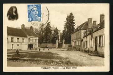1 vue Vallery (Yonne). La place Condé.