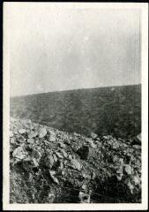 ouvrir dans la visionneuse : 1 vue Le « no man's land » : un paysage lunaire